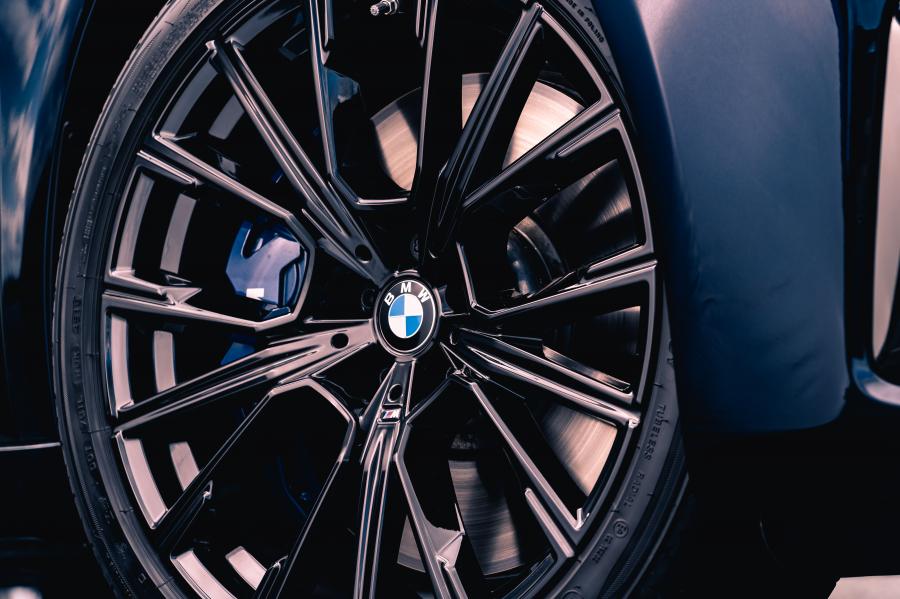 Колеса BMW 750i xDrive M Sport (G11) 2019 года  (UK) (фото 20 из 34)